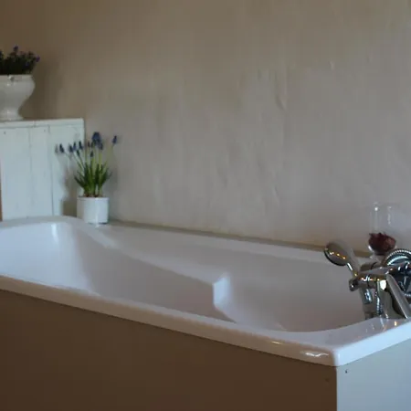Mas Les Romarins, 10 Min D'uzes, Piscine Et Grand Jardin Clos, Jeux, Nid De Repos Et Base Pour Activites Dans Le Gard (adults Only) Uzès