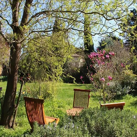 Mas Les Romarins: Tranquil Retreat With Spacious Garden *