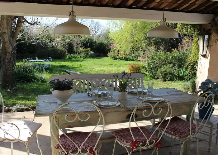 Villa Mas Les Romarins, 10 Min D'uzes, Piscine Et Grand Jardin Clos, Jeux, Nid De Repos Et Base Pour Activites Dans Le Gard (adults Only)