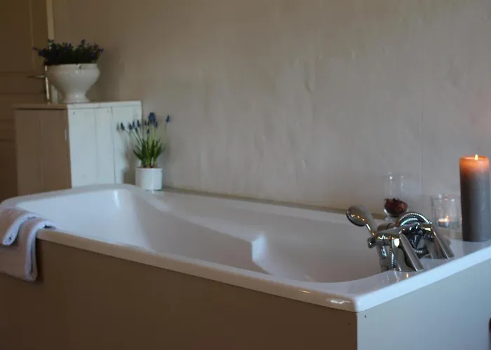 Mas Les Romarins, 10 Min D'uzes, Piscine Et Grand Jardin Clos, Jeux, Nid De Repos Et Base Pour Activites Dans Le Gard (adults Only) Uzès