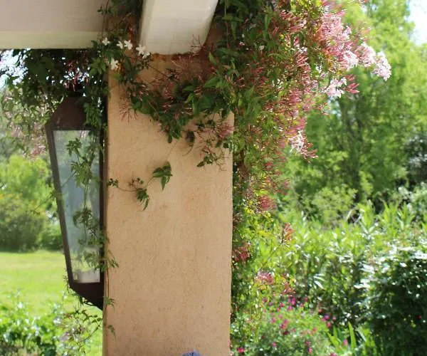 Villa Mas Les Romarins, 10 Min D'uzes, Piscine Et Grand Jardin Clos, Jeux, Nid De Repos Et Base Pour Activites Dans Le Gard (adults Only)