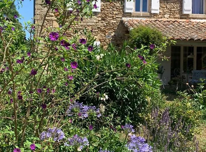 Villa Mas Les Romarins, 10 Min D'uzes, Piscine Et Grand Jardin Clos, Jeux, Nid De Repos Et Base Pour Activites Dans Le Gard (adults Only) *