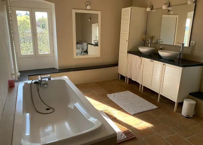 Villa Mas Les Romarins, 10 Min D'uzes, Piscine Et Grand Jardin Clos, Jeux, Nid De Repos Et Base Pour Activites Dans Le Gard (adults Only) Uzès