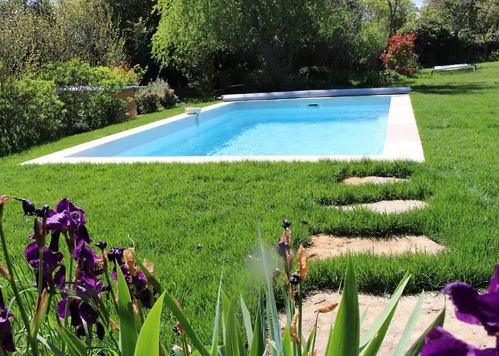 Villa Mas Les Romarins, 10 Min D'uzes, Piscine Et Grand Jardin Clos, Jeux, Nid De Repos Et Base Pour Activites Dans Le Gard (adults Only) *