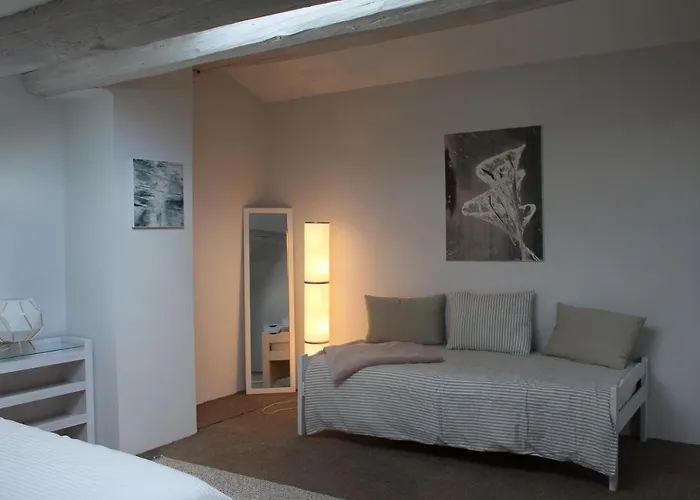 Villa Mas Les Romarins, 10 Min D'uzes, Piscine Et Grand Jardin Clos, Jeux, Nid De Repos Et Base Pour Activites Dans Le Gard (adults Only) *